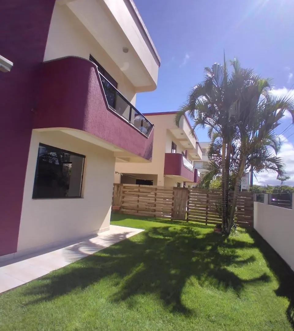 בית נופש הוילה בומבינאס Residencial Susy