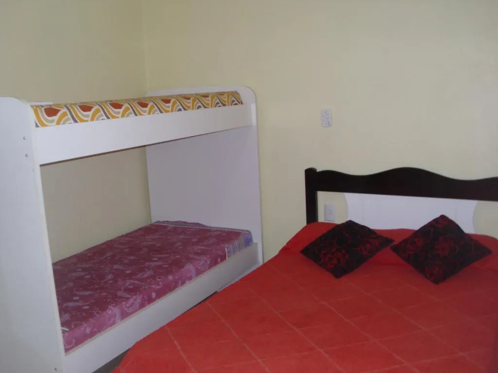 בית נופש הוילה בומבינאס Residencial Susy