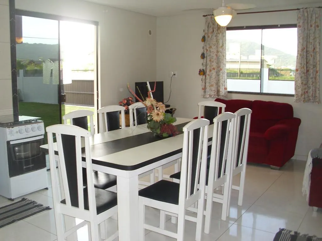 הוילה בומבינאס Residencial Susy בית נופש