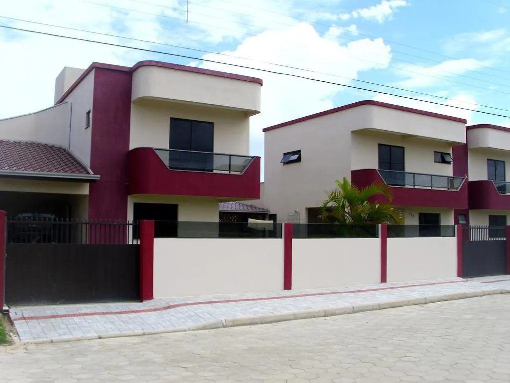 הוילה בומבינאס Residencial Susy